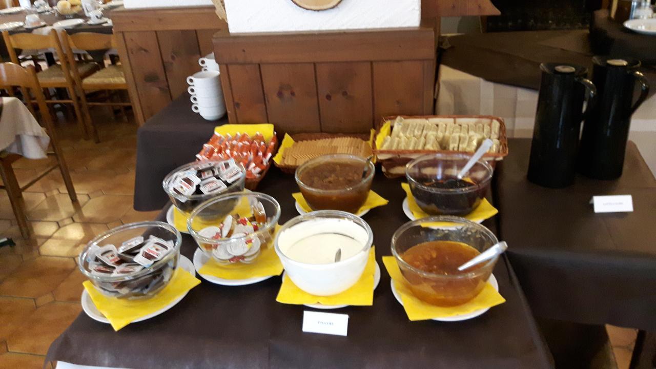 Casa Alpina De Filippi Hotel Macugnaga Eksteriør billede